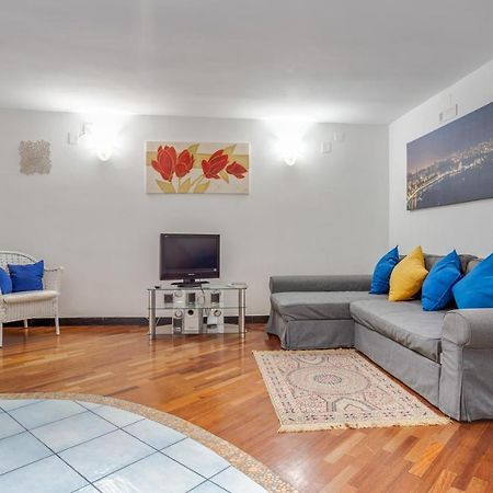 Guesthost - Casa Querida Central & Elegant Flat Неаполь Екстер'єр фото
